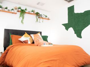 4934 Oakland St #A, Houston, TX 77023