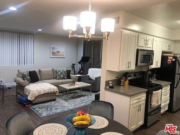 4th image of 814 S Bundy Dr #2