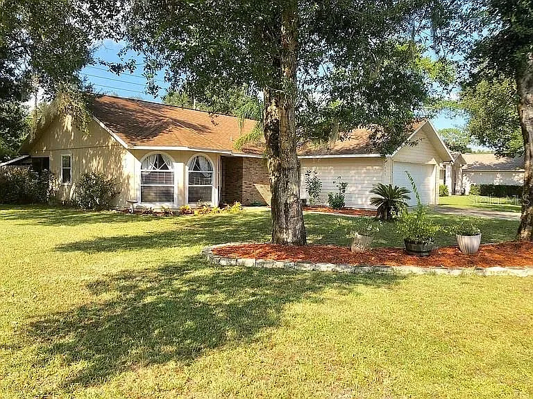 440 Berwick Cir — Photo 2