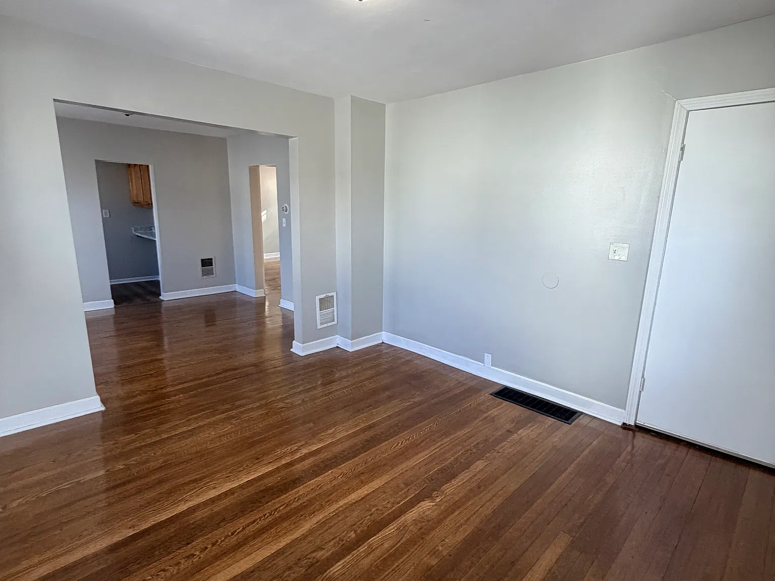 107 Dix St — Photo 2