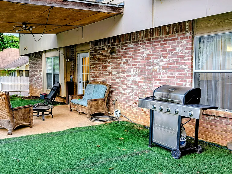 3216 Meadowview Dr — Photo 15