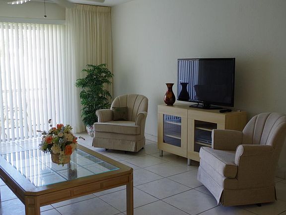 Living Room (S)