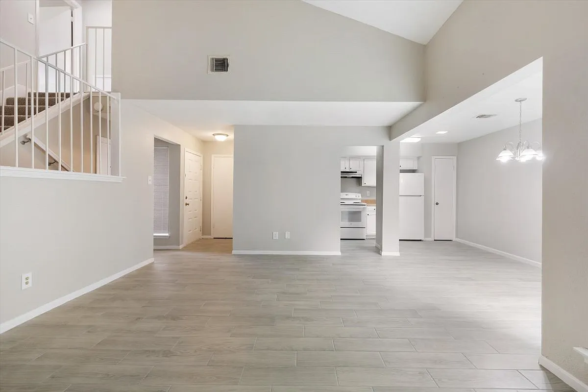 2 bed, 2.5 bath, 1273 sqft, $1,850 — Photo 4