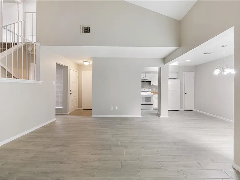 10254 Bridgeland Ln — Photo 4