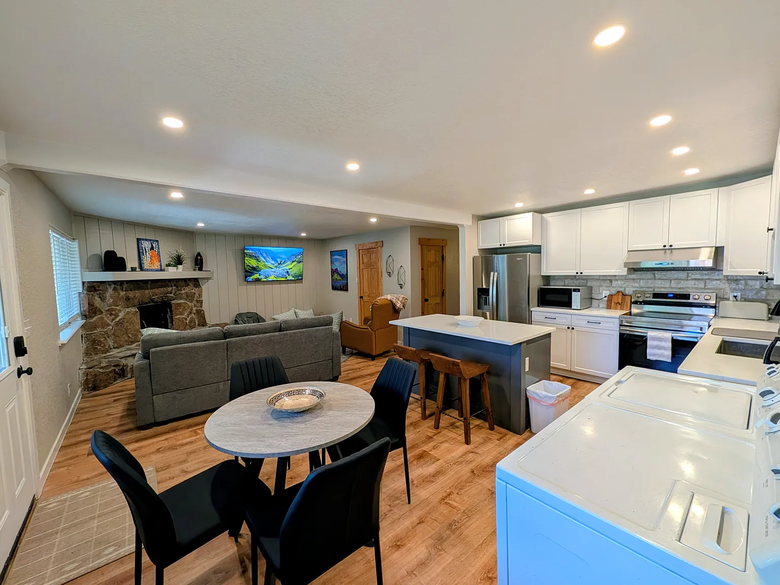 3 bed, 1232 sqft, $3,600 — Photo 1