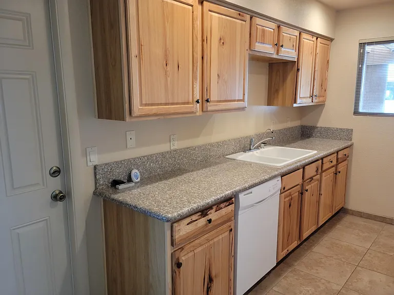 3949 Lunar Dr — Photo 7