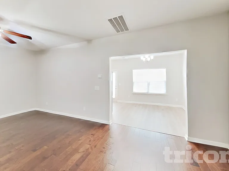 209 Ashmere Ct — Photo 2