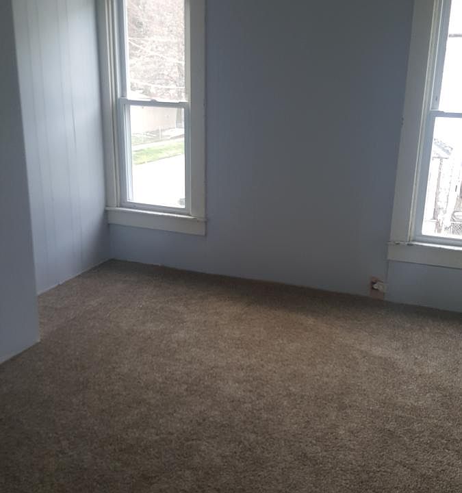 2nd image of 409 8th St