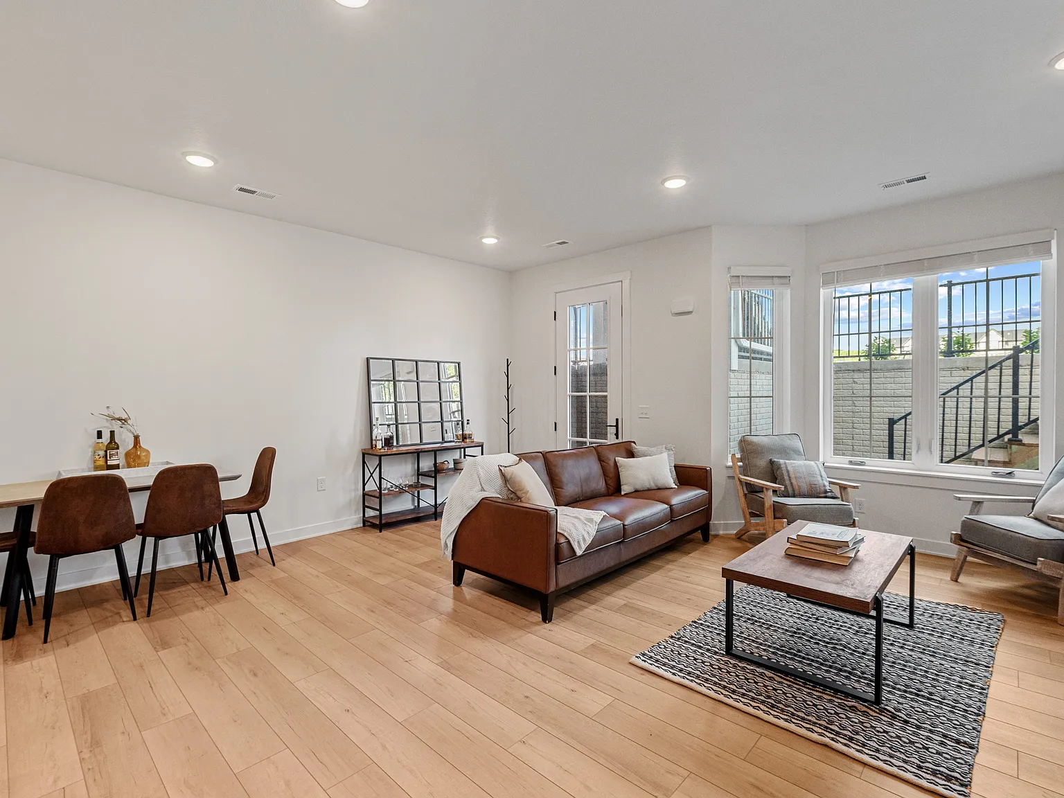 1135 SW 11th St — Photo 1