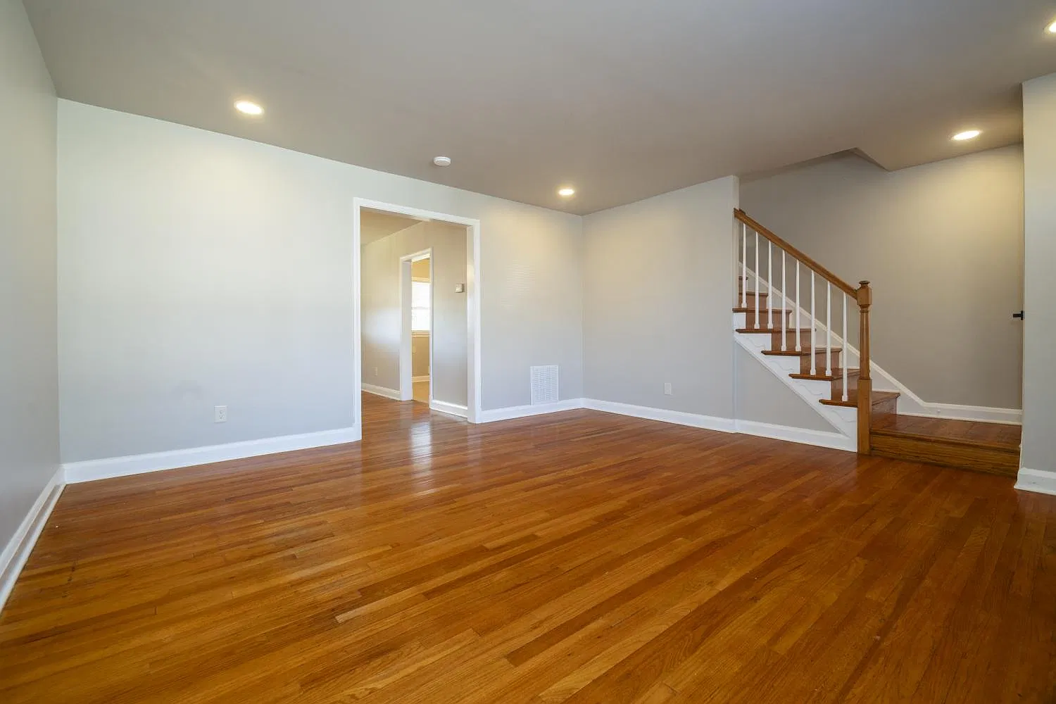 3 bed, 1.5 bath, 1200 sqft, $2,195 — Photo 3
