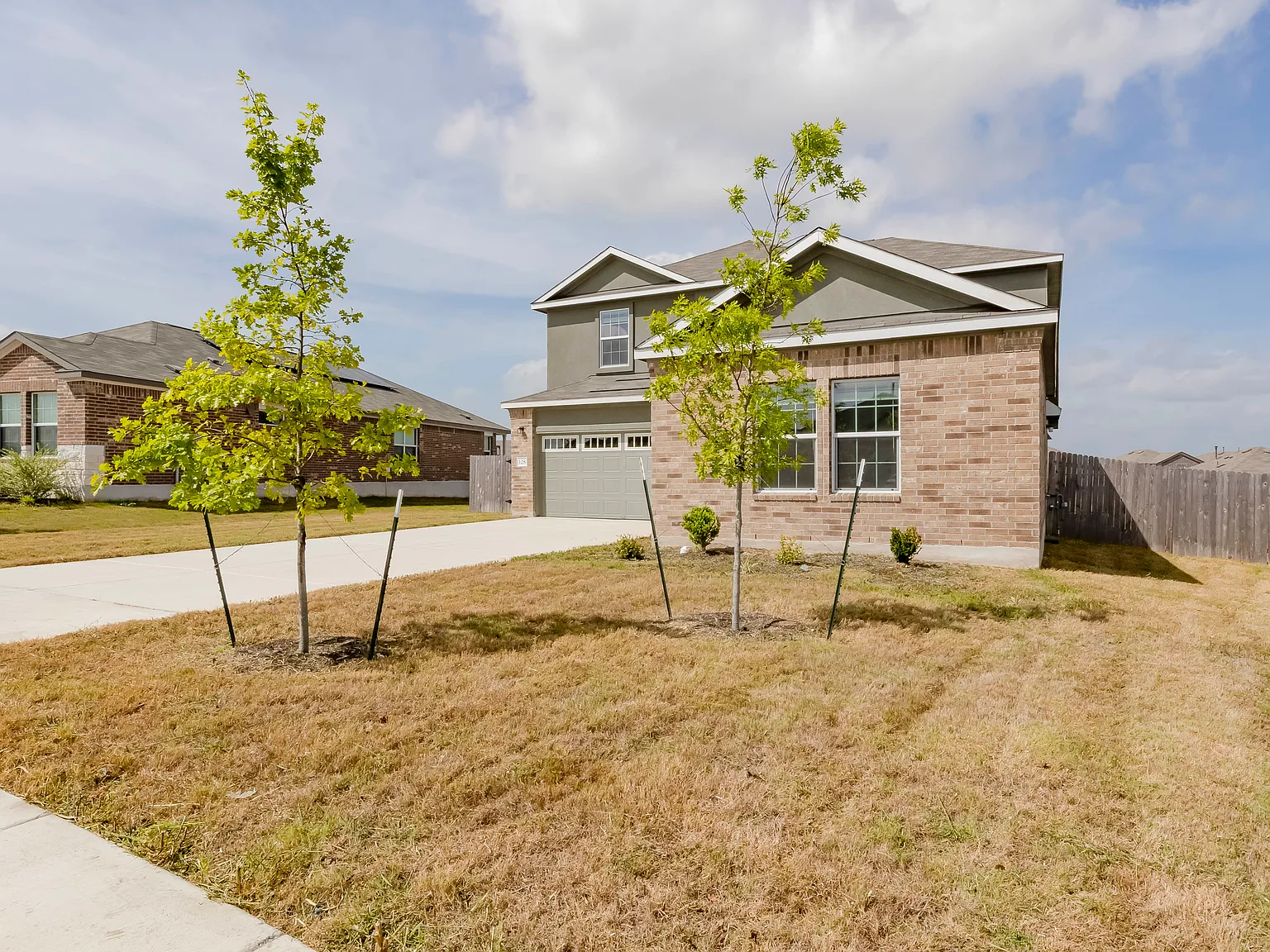5 bed, 3.5 bath, 2956 sqft, $2,825 — Photo 2