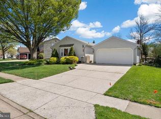 121 Williamsburg Way, Mount Laurel, NJ 08054