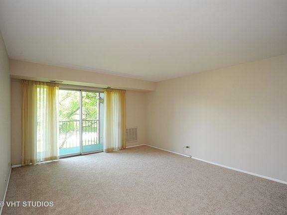 3rd image of 1101 S Hunt Club Dr APT 208