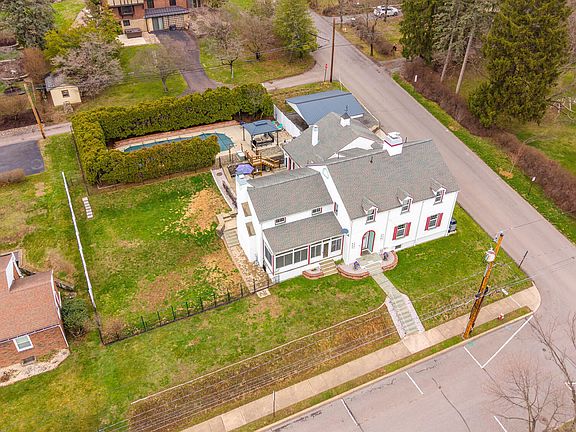 2nd image of 747 E 3rd St