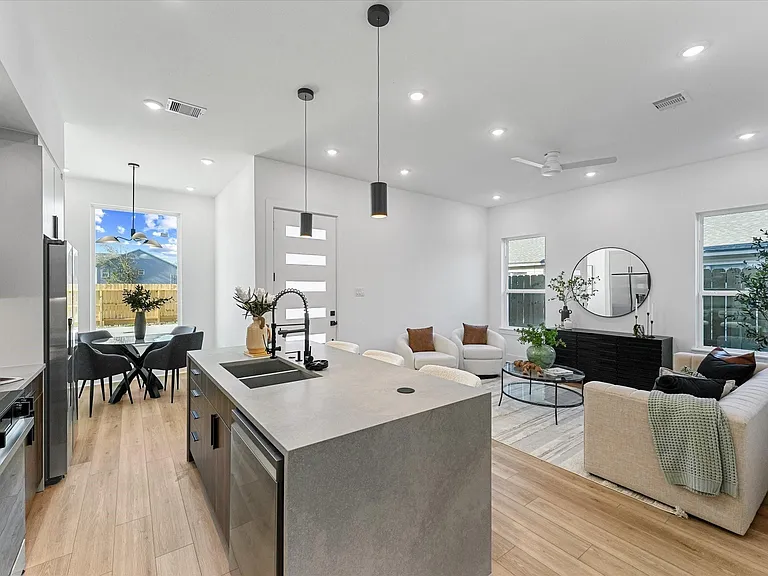8324 Williamsdell St — Photo 11