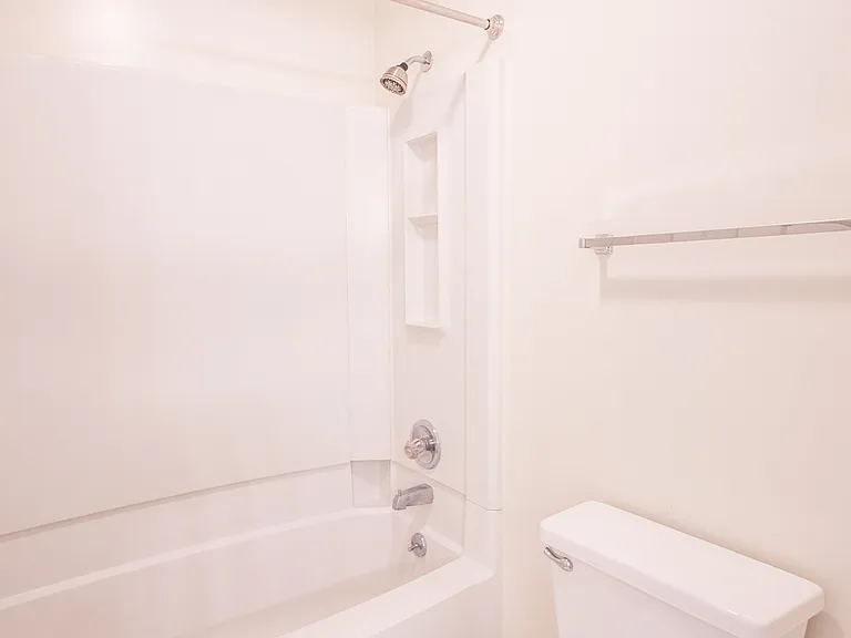 976 S Clarizz Blvd — Photo 18