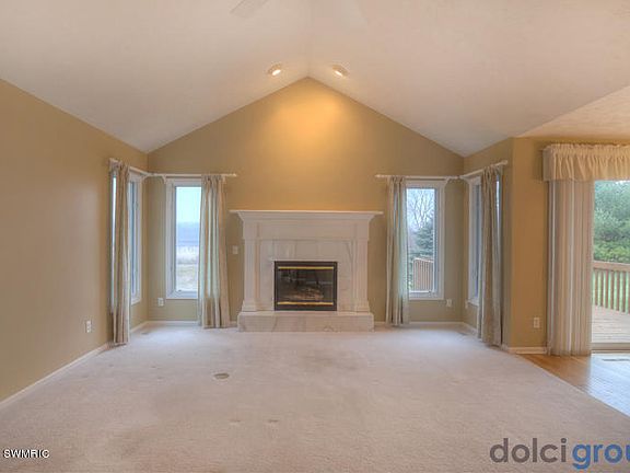 3rd image of 2130 Grand Valley Dr NE