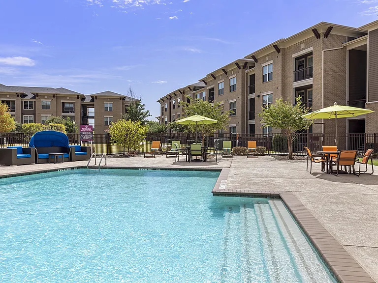 Mansfield on the Green Apartments — Photo 22