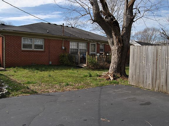 5th image of 802 Kingwood Dr
