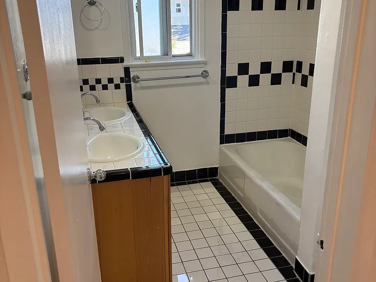 4420 Overland Ave #C — Photo 6