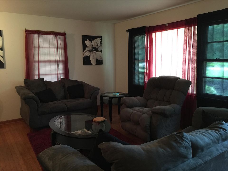 2nd image of 32455 Zoar Rd