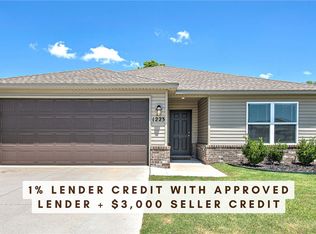 1223 E Sparrow Cir, Fayetteville, AR 72701