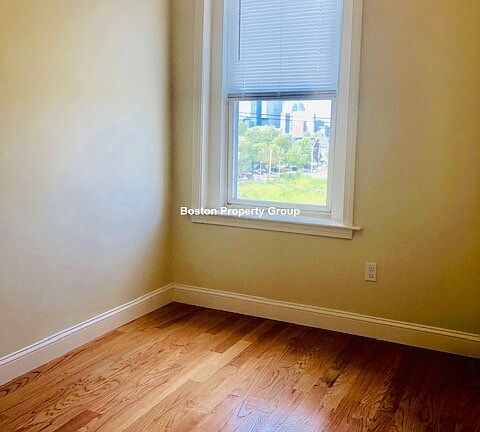4th image of 52 Guild St #1