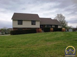 3702 SW Kings Forest Rd, Topeka, KS 66610