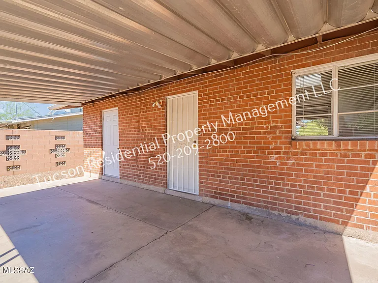 826 E Water St — Photo 36