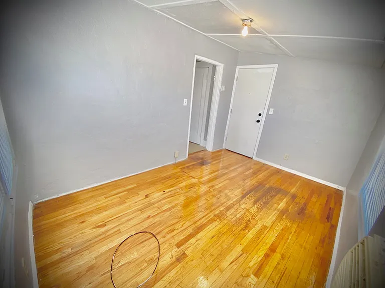 725 E 5th St #7 — Photo 3