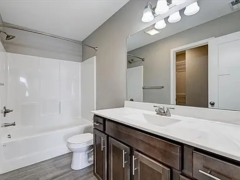 4009 NE 6th St — Photo 10