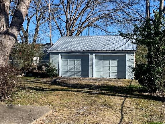 3rd image of 716 Carden Ave