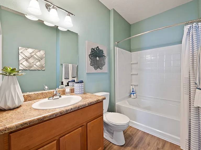 Full En-Suite Bathroom