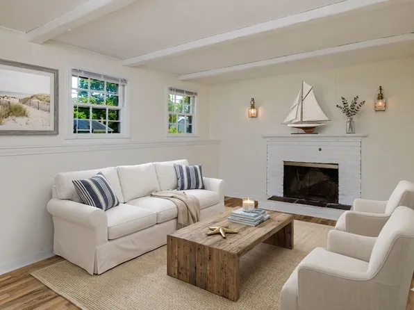 12 Sunset Dr, Milford, MA 01757