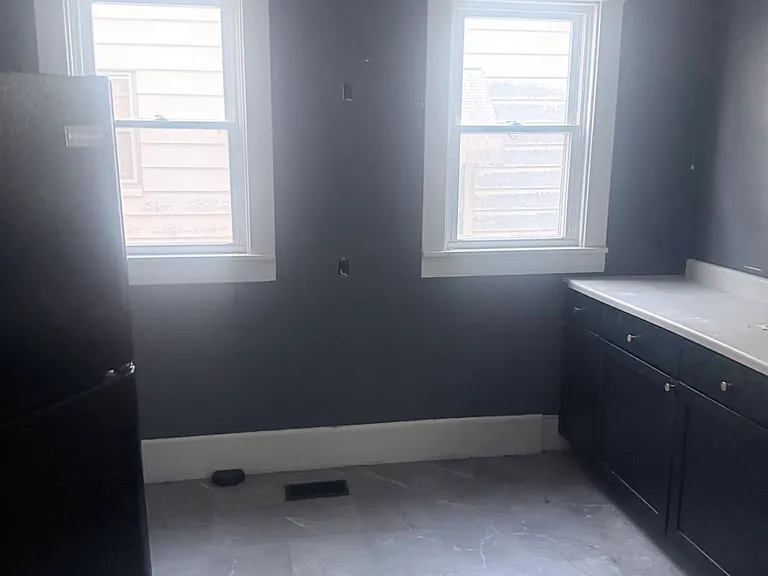 715 W Cushing St — Photo 9