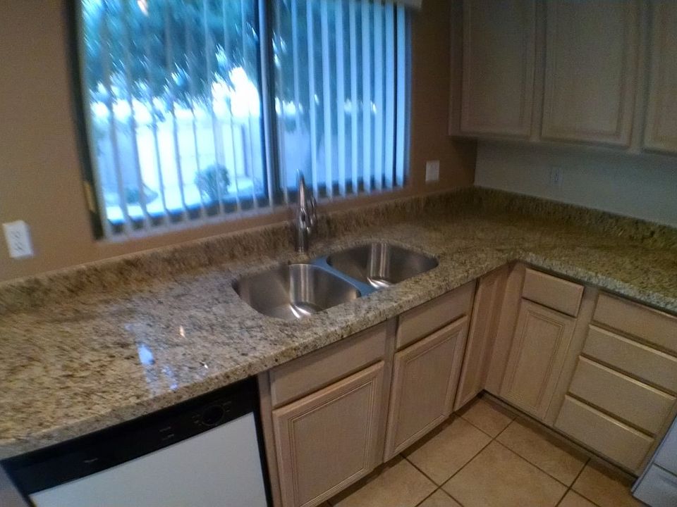 NEW GRANITE COUNTER TOPS!!