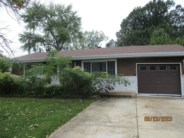 3561 Valleywood Dr, Saint Louis, MO 63114
