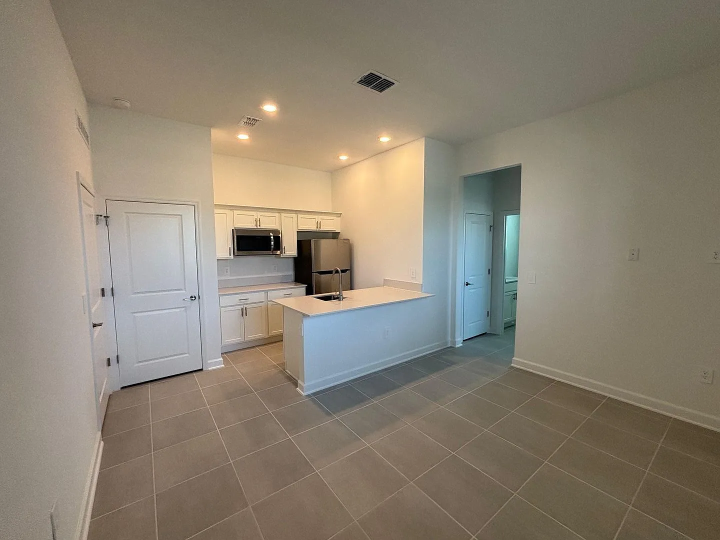 1 bed, 1.0 bath, 480 sqft, $1,400 — Photo 3