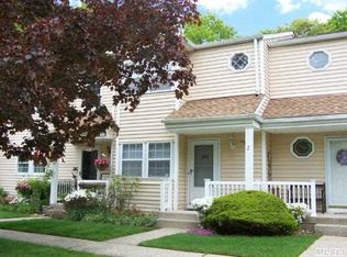 2 Hopkins Cmns, Yaphank, NY 11980