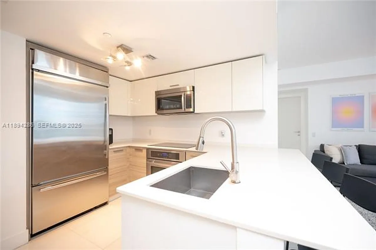 Building Photo - 1300 Brickell Bay Dr #1601
