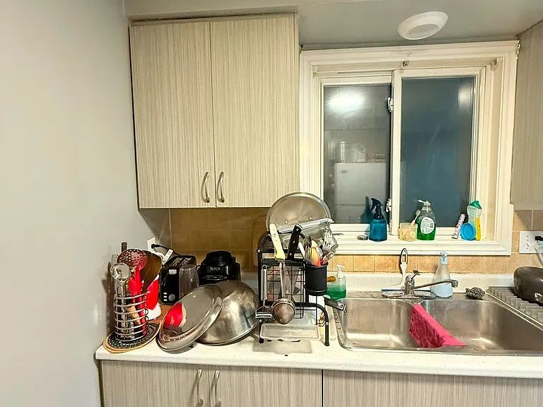 152 Woodside Ave #MAIN — Photo 5