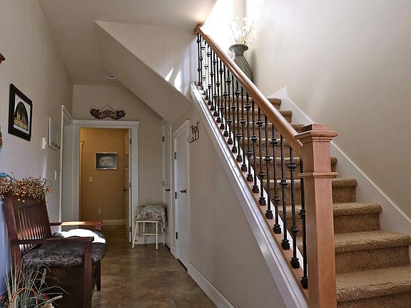 4th image of 555 NE Brookstone Dr