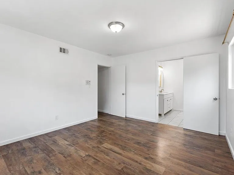 1007 Winston Dr — Photo 23