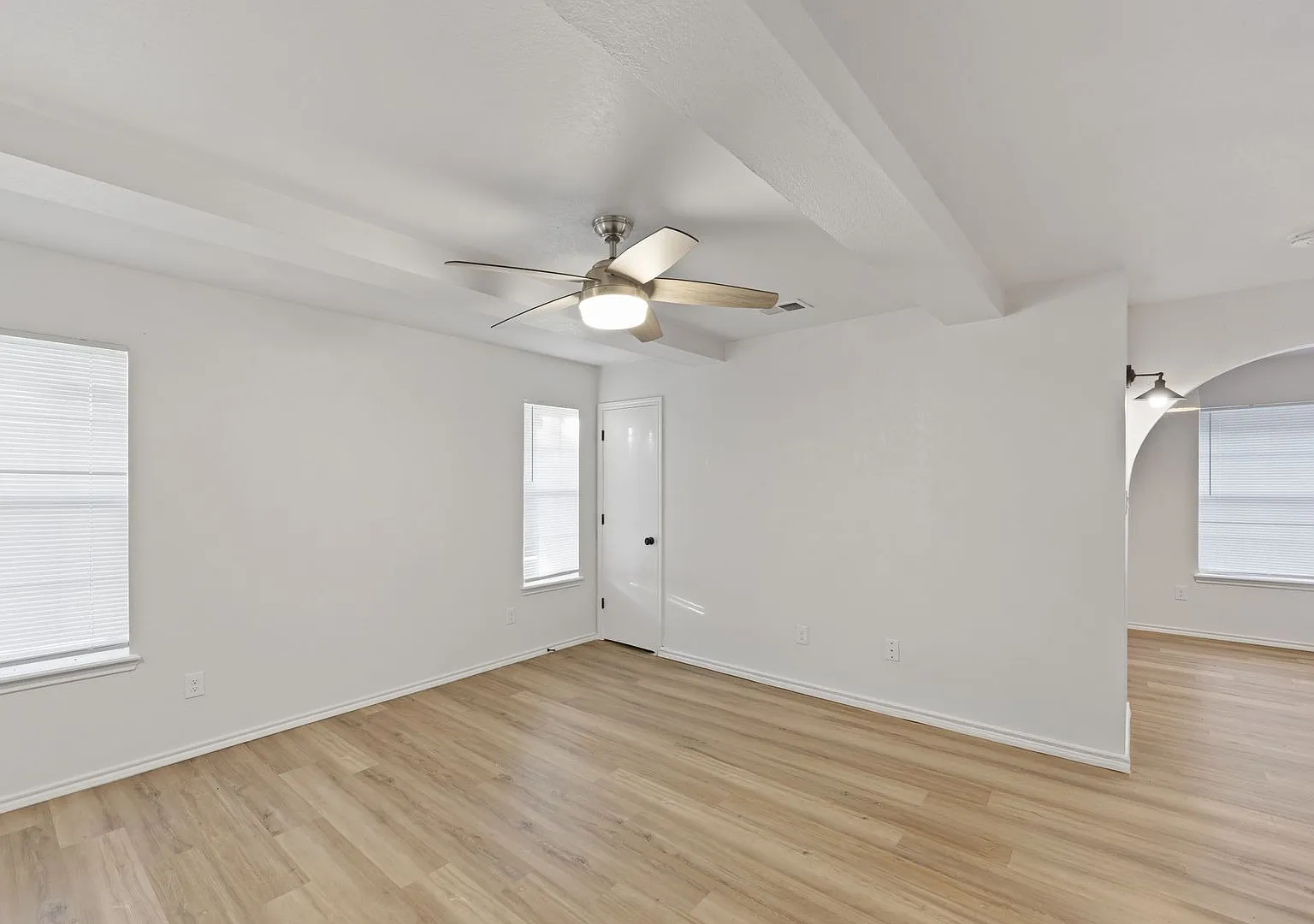 1106 S Stone Haven — Photo 3