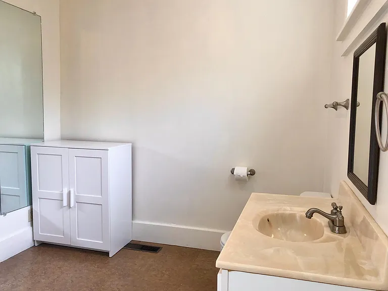 208 S Whites Ave — Photo 14