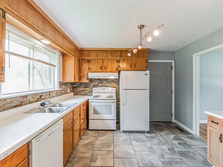 363 Carnation St — Photo 4