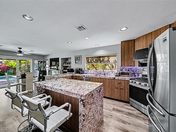 5th image of 627 Landview Ct