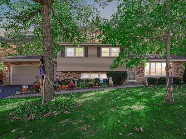 222 Willow Ln, New Lenox, IL 60451