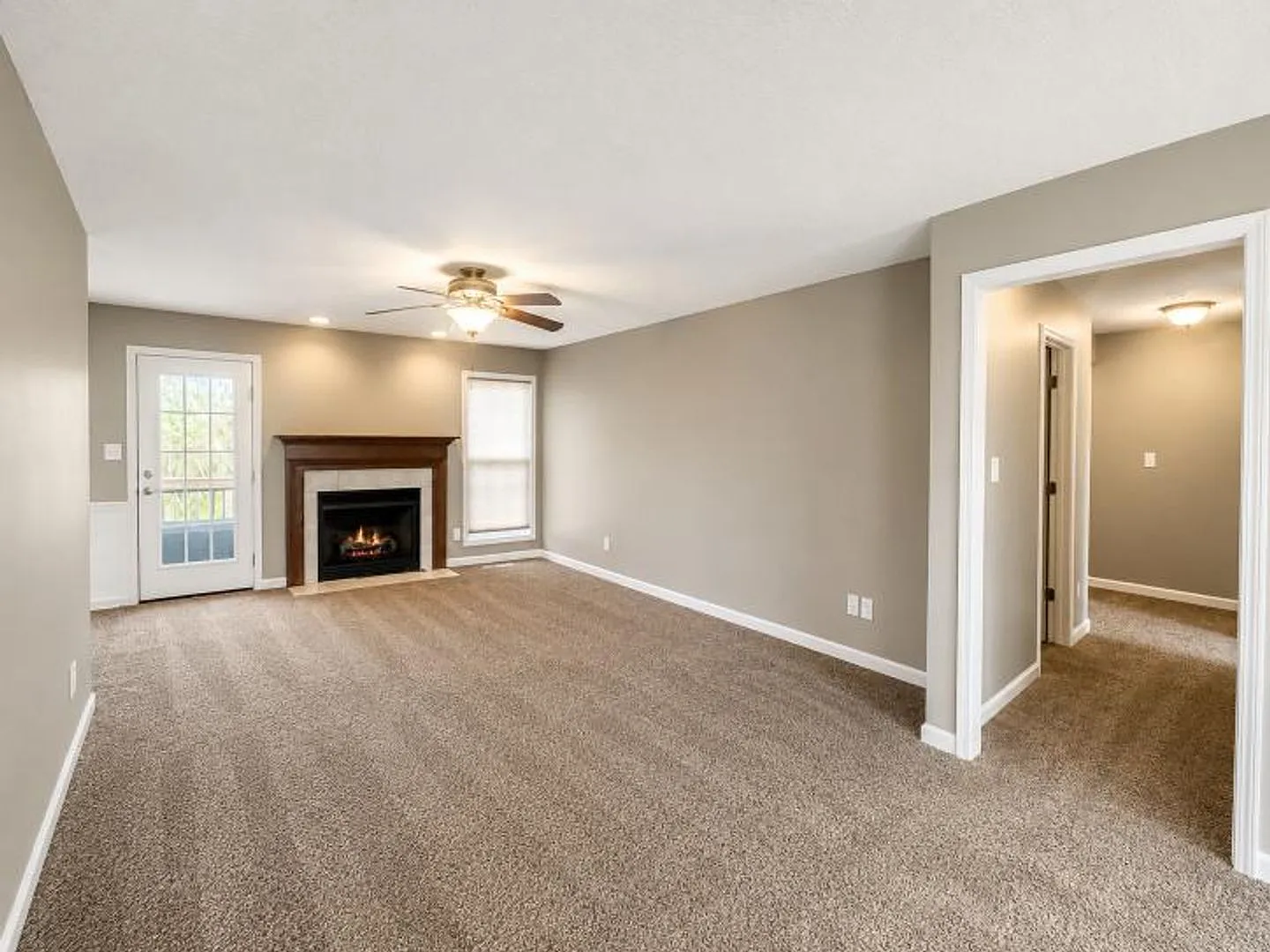 $2150.00 4 Beds 3 Baths and Bonus Room — Photo 3