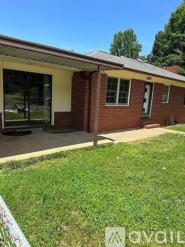 4 bed, 1.5 bath, 3300 sqft, $1,950 — Photo 2